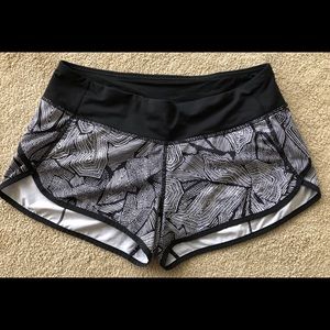 Lululemon shorts size 6